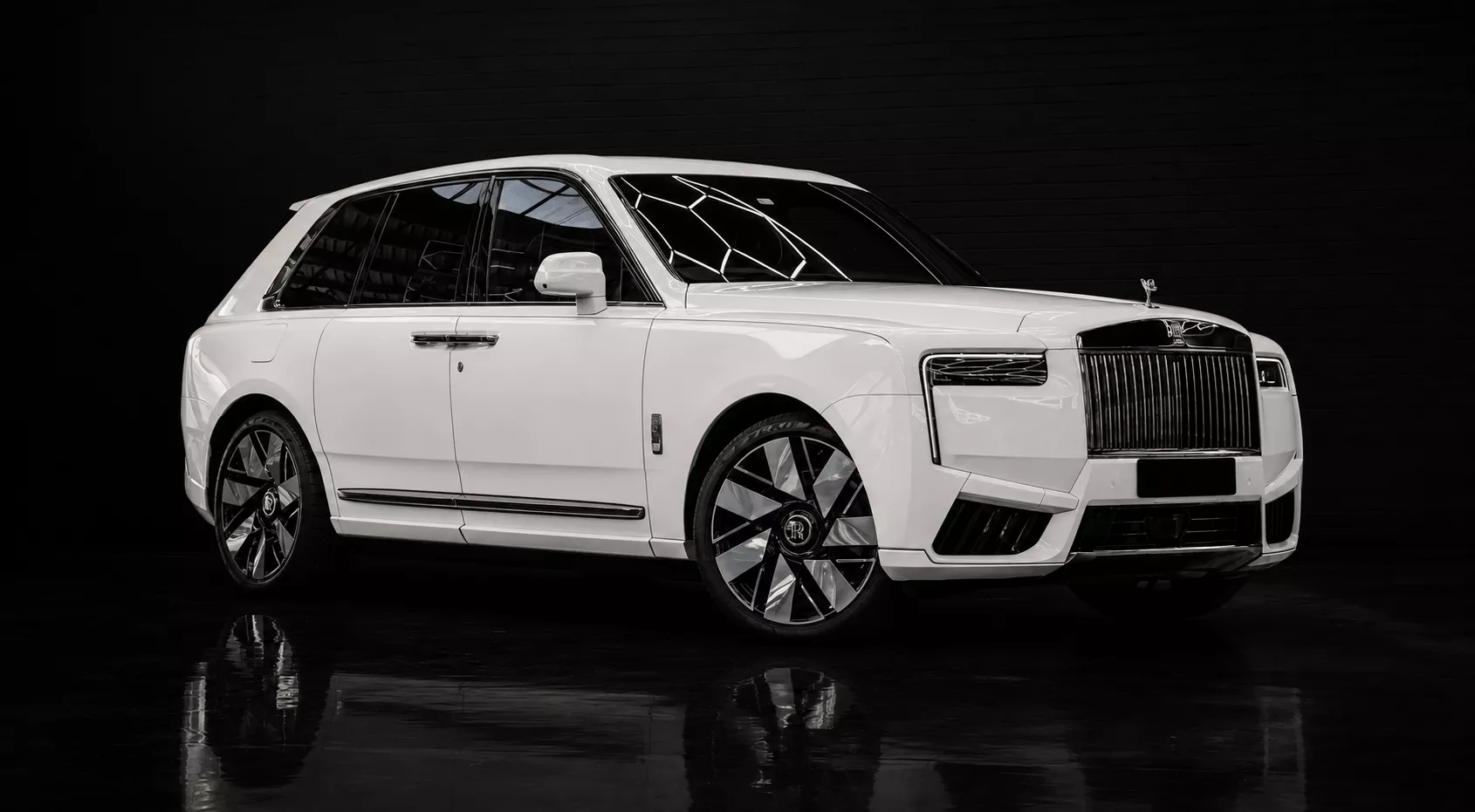 Rolls-Royce Cullinan Series II luxury SUV parked for private airport transfers and chauffeur hire in Sydney