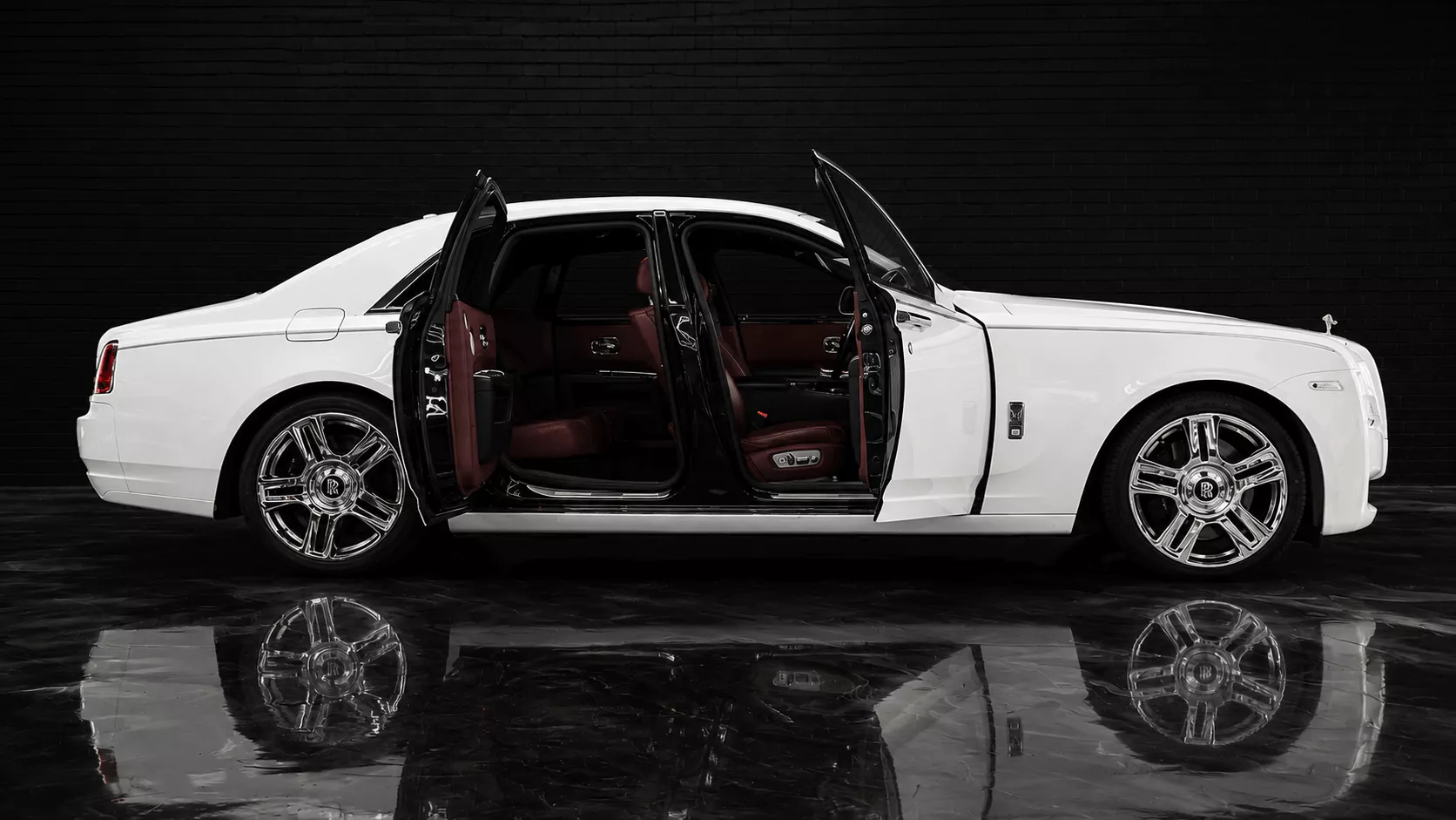 White Rolls-Royce Ghost for executive transfers in Sydney