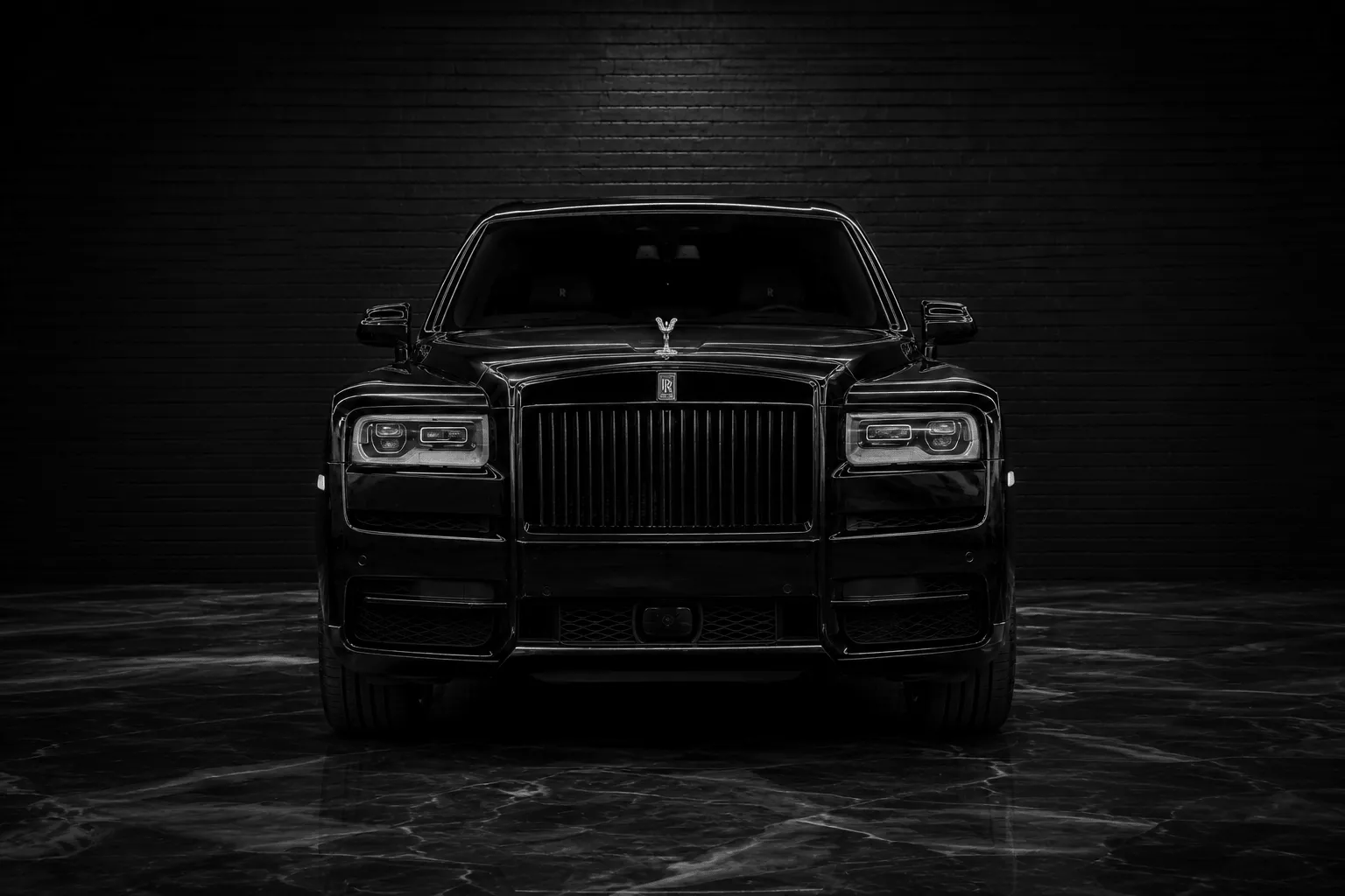 Black Rolls-Royce Cullinan for executive transfers in Sydney