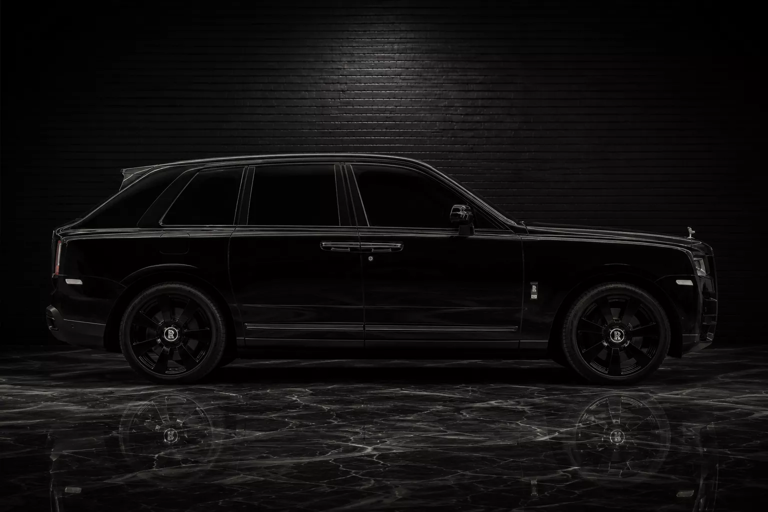 Black Rolls-Royce Cullinan for premium private transport in Sydney